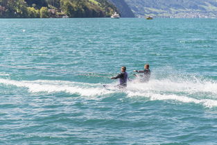 米兰体育-“快艇冲浪:东三叉湖赛场极速角逐,掀起水上运动的新浪潮”